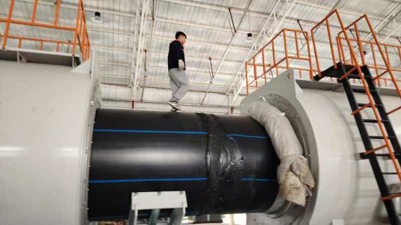 Our company's large-diameter PE pipes have been successfully applied in the cross-sea water transmission project in the Bohai Bay, providing strong support for major infrastructure construction.